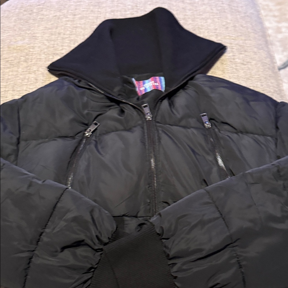 Urban Outfitters Black Cropped Puffer Jacket - Picture 5 of 8